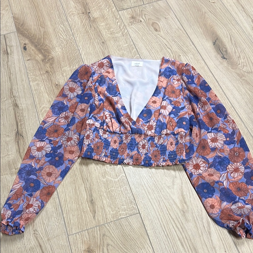 Aritzia Wilfred Multicolored Floral Fitted Crop Blouse